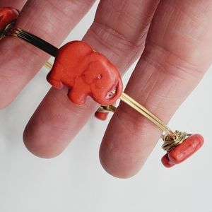Vintage elephant natural stone howlite wire wrapped bracelet trunk up red gold